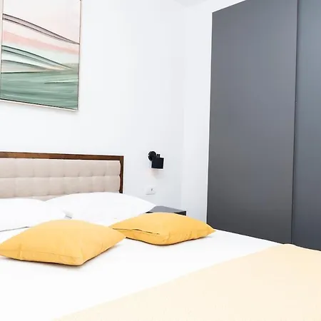 Charming Flat With Comfy Terrace,3001 *