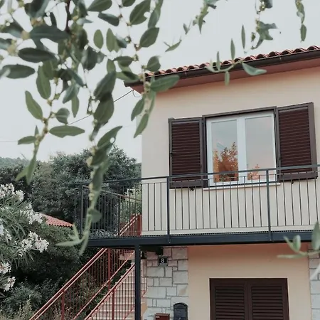 Charming Flat With Comfy Terrace,3001