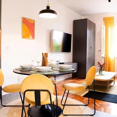 Apartment Charming Flat With Comfy Terrace,3001 *