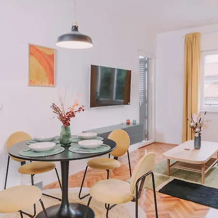 Charming Flat With Comfy Terrace,3001 *