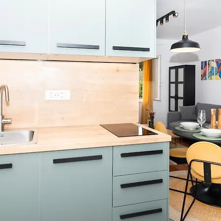 Charming Flat With Comfy Terrace,3001 Rabac