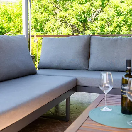 Charming Flat With Comfy Terrace,3001