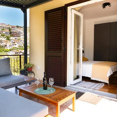 Διαμέρισμα Charming Flat With Comfy Terrace,3001 *