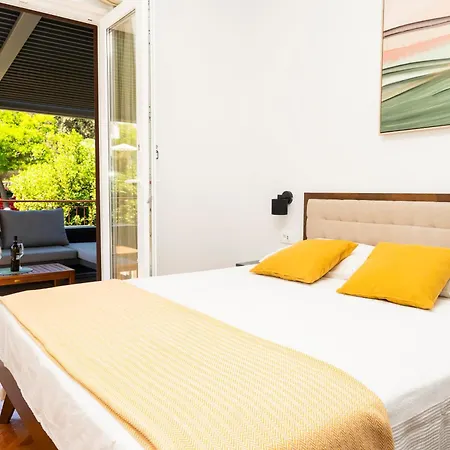 Apartment Charming Flat With Comfy Terrace,3001 *