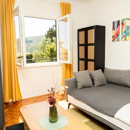 Charming Flat With Comfy Terrace,3001 *