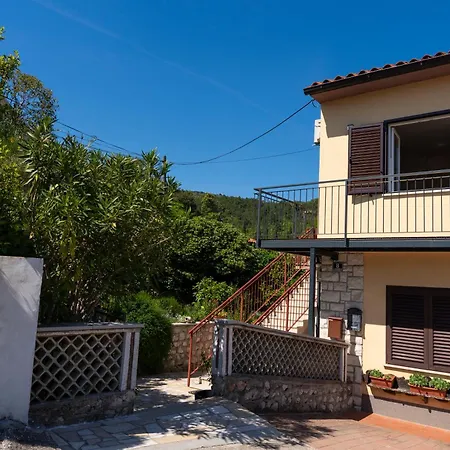 Charming Flat With Comfy Terrace,3001 Rabac