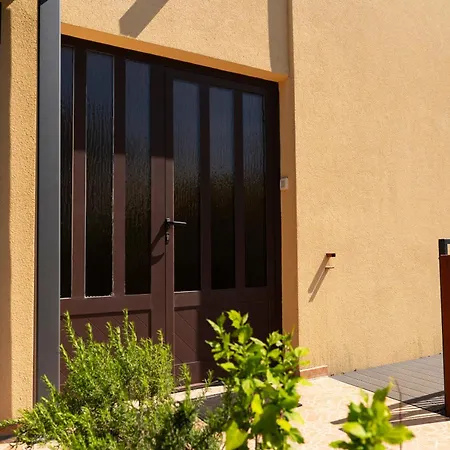 Διαμέρισμα Charming Flat With Comfy Terrace,3001