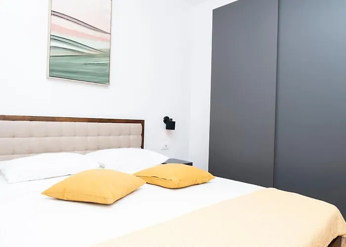 Charming Flat With Comfy Terrace,3001 *