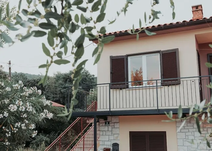 Charming Flat With Comfy Terrace,3001