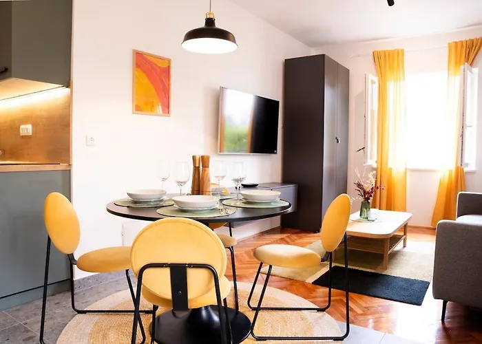 Apartman Charming Flat With Comfy Terrace,3001 *