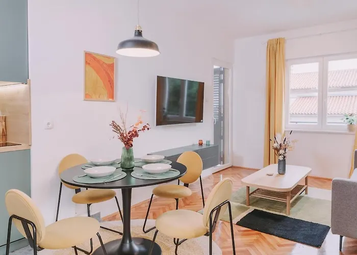 Charming Flat With Comfy Terrace,3001 *