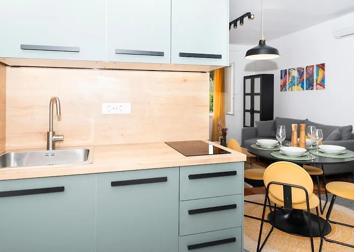 Charming Flat With Comfy Terrace,3001 Rabac