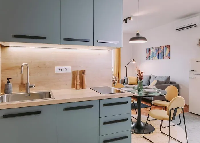 Charming Flat With Comfy Terrace,3001 Apartman *