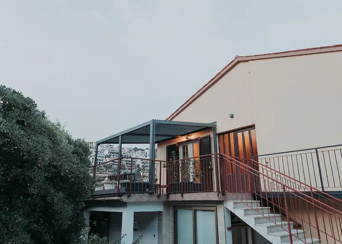 Charming Flat With Comfy Terrace,3001 Apartman