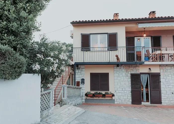 Charming Flat With Comfy Terrace,3001 Apartman