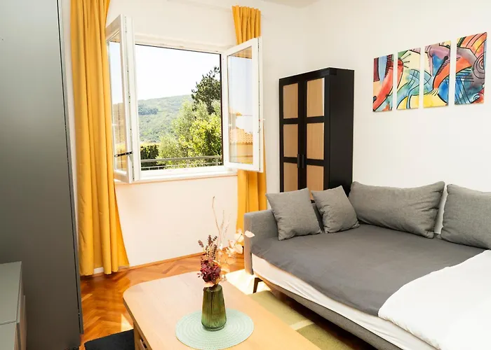 Charming Flat With Comfy Terrace,3001 *