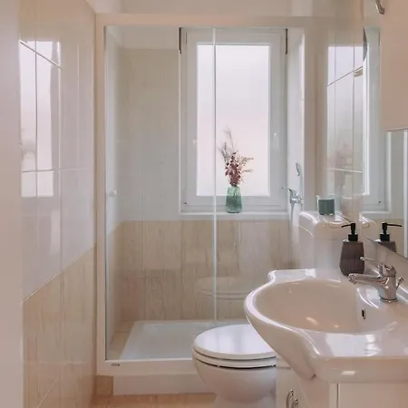 Charming Flat With Comfy Terrace,3001 아파트 라벡