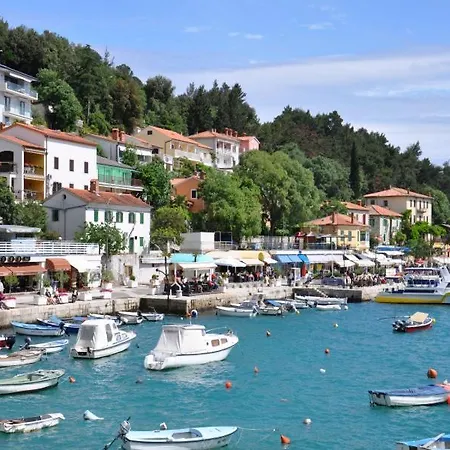 Charming Flat With Comfy Terrace,3001 * Rabac