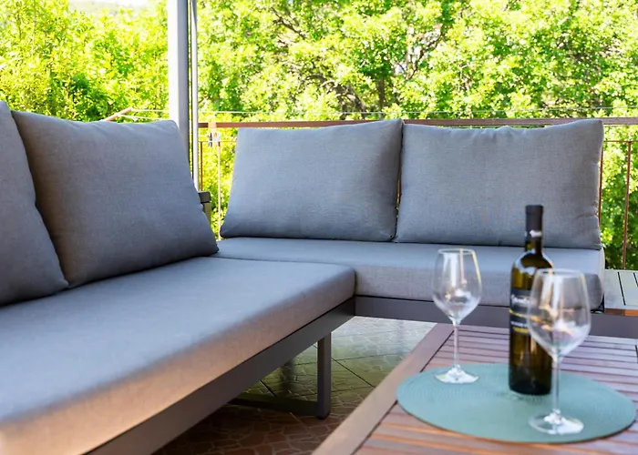 Charming Flat With Comfy Terrace,3001